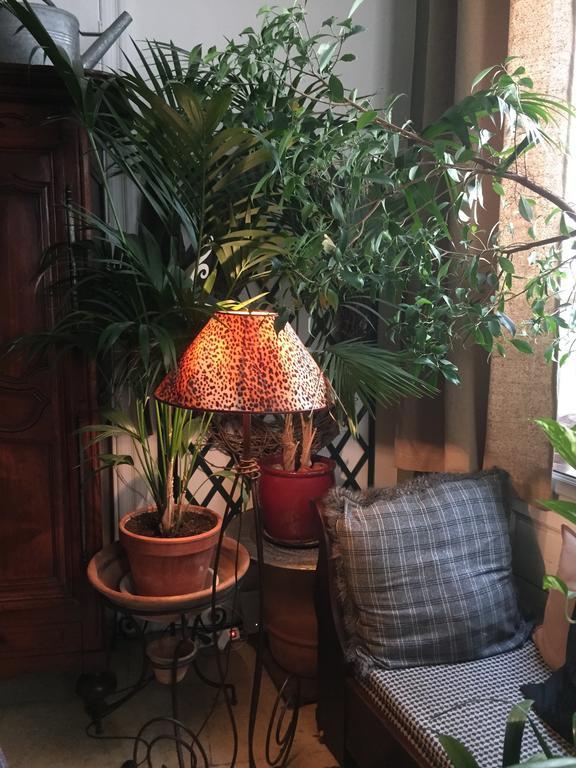 D'autres, Massages Couette-café