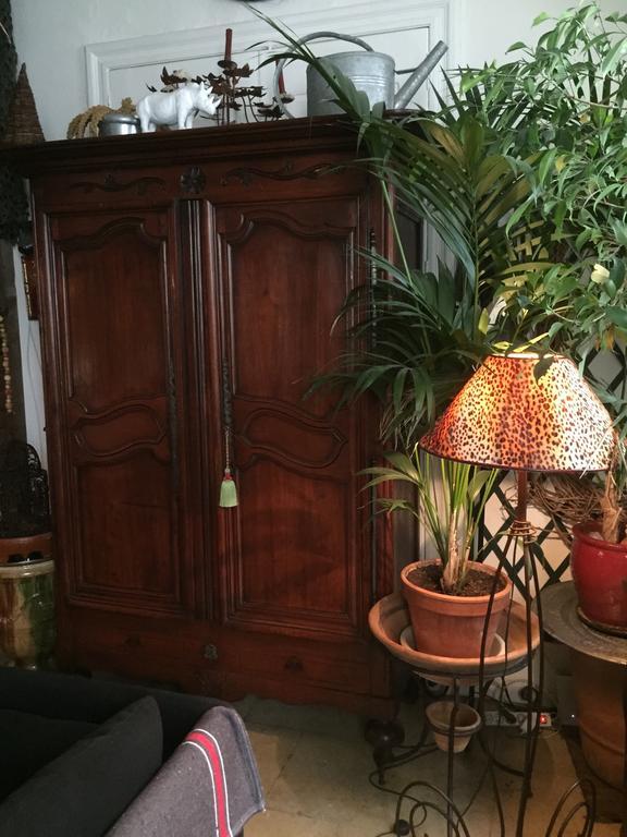 Couette-café D'autres, Massages
