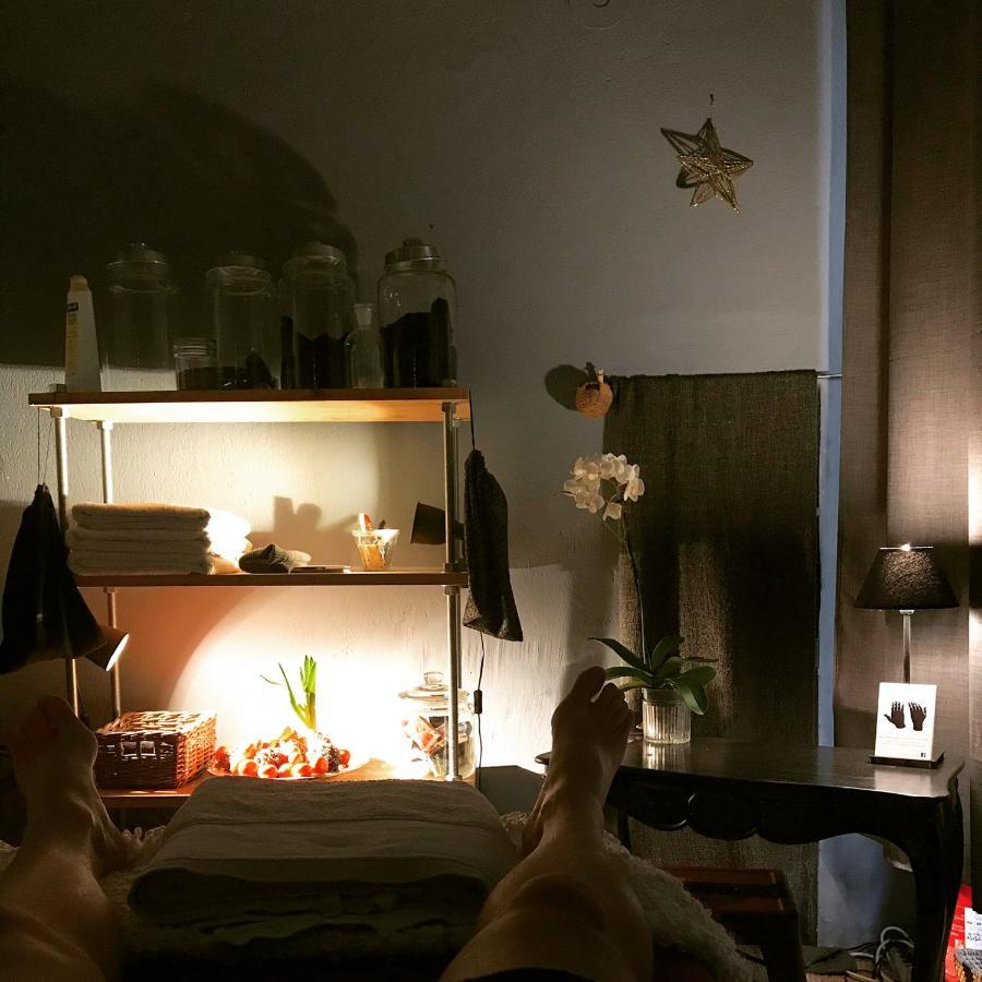 D'autres, Massages